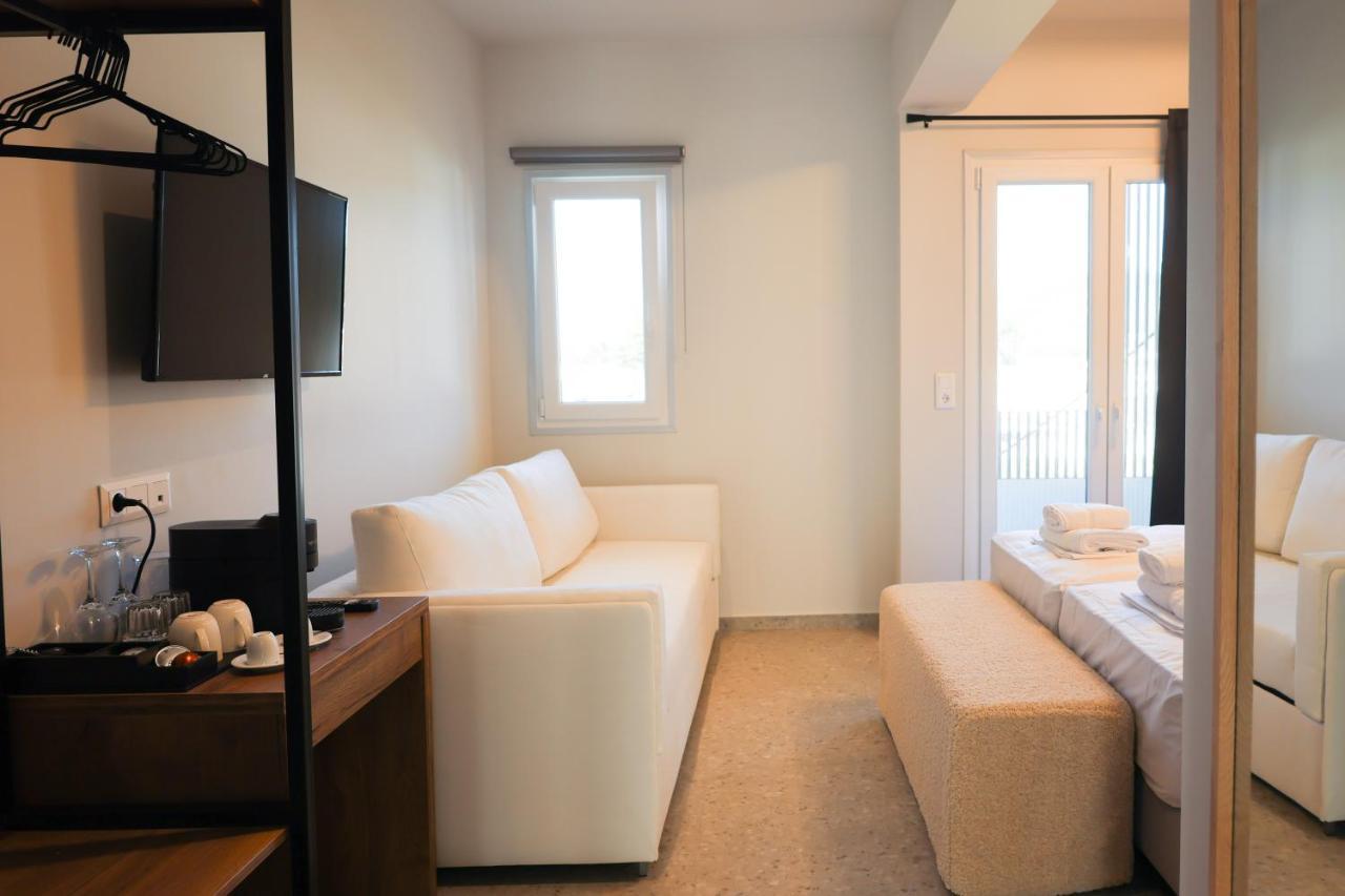 Uphill Unique Boutique Suites Скиатос Экстерьер фото