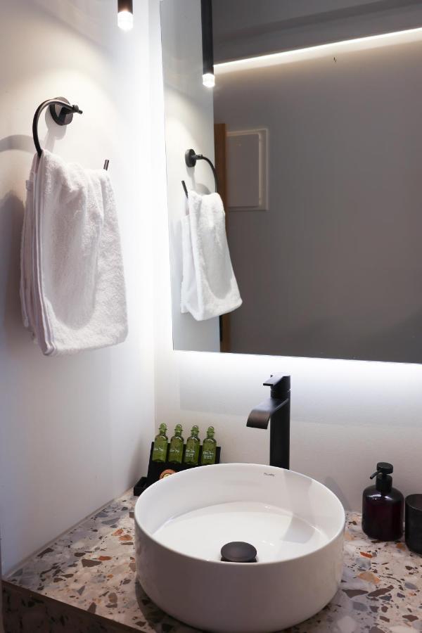 Uphill Unique Boutique Suites Скиатос Экстерьер фото