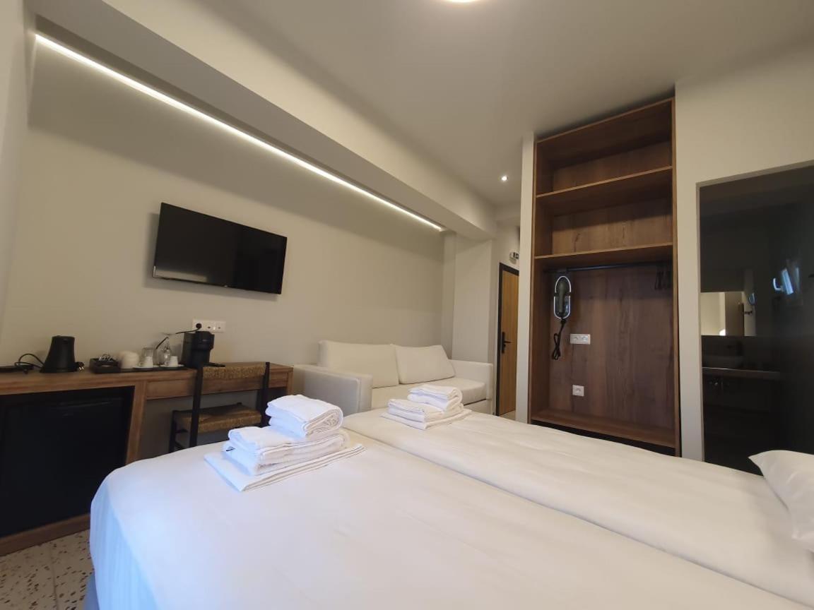 Uphill Unique Boutique Suites Скиатос Экстерьер фото
